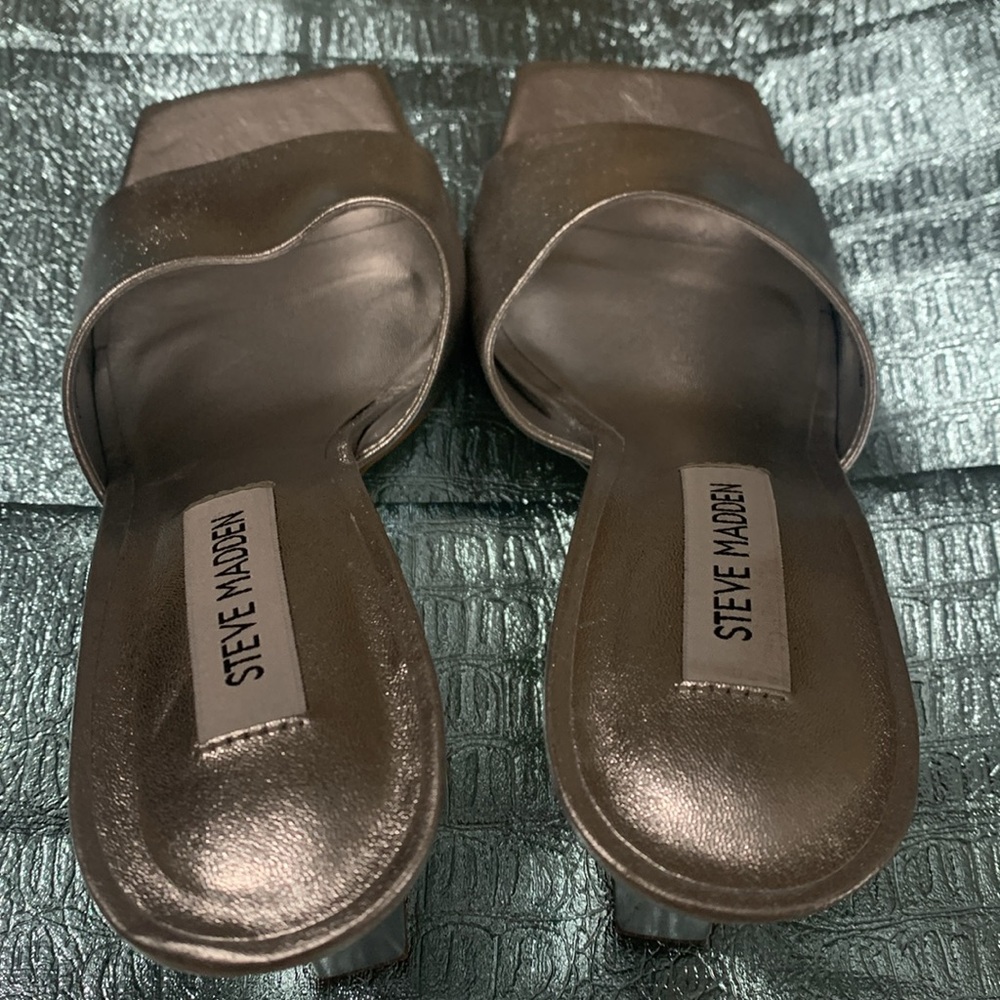 Steve Madden Metallic Silver Slide Wedge Sandals - Picture 6 of 7